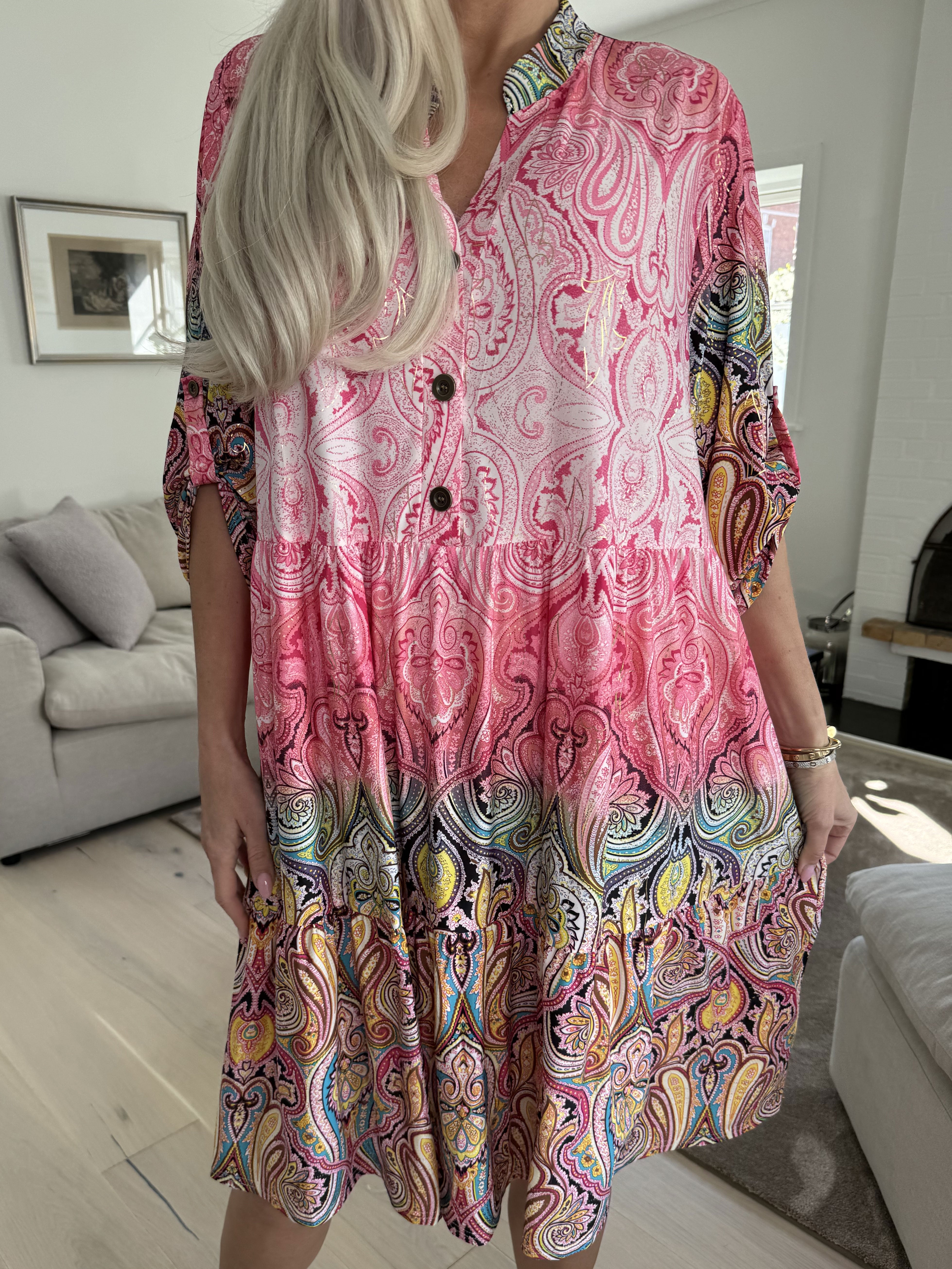 Milano Tamaria Midi - Kjole i fint print i lag på lag look